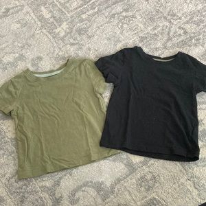 H&M 2T green and black teeshirts. EUC